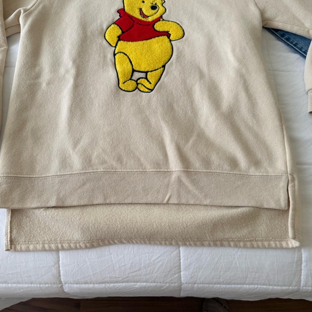 Disney Womens Winnie The Pooh Cream Sweatshirt Size Small Crewneck‎ Soft Cozy - Picture 5 of 6